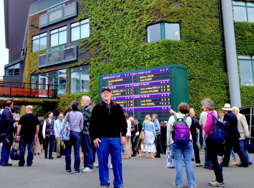 Des in front of front of Center Court